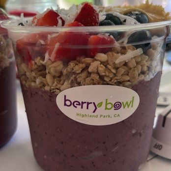 Berry Bowl - Peanut Butter Bowl - Juice Bars & Smoothies Near Me - Los Angeles, California