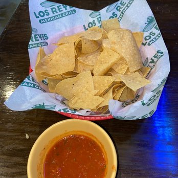 Los Reyes Mexican Grill - Complementary chips and salsa love you sauce it has a nice kick to it - Tex-Mex Near Me - Baton Rouge, Louisiana