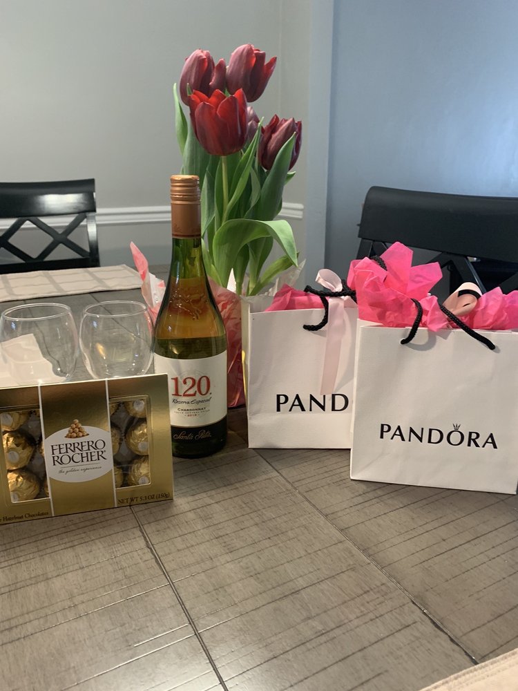 PANDORA 16 Photos & 11 Reviews 701 Lynnhaven Pkwy, Virginia Beach