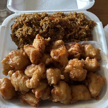 Lucky Kitchen - Sweet and Sour Chicken - Chinese Near Me - Westland, Michigan