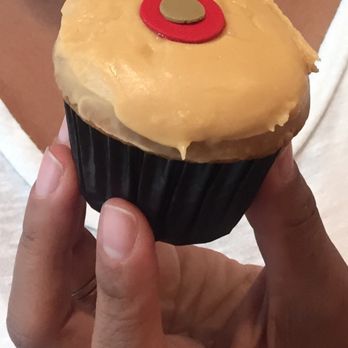 Sprinkles Tampa - Salted caramel cupcake: so dry and frosting tasted extremely sweet. - Cupcakes Near Me - Tampa, Florida Sprinkles Tampa - Salted caramel cupcake: so dry and frosting tasted extremely sweet. - Cupcakes Near Me - Tampa, Florida