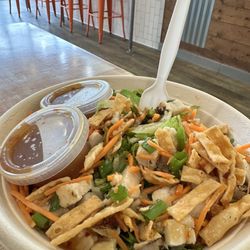 THAI CHICKEN Salad Bowl