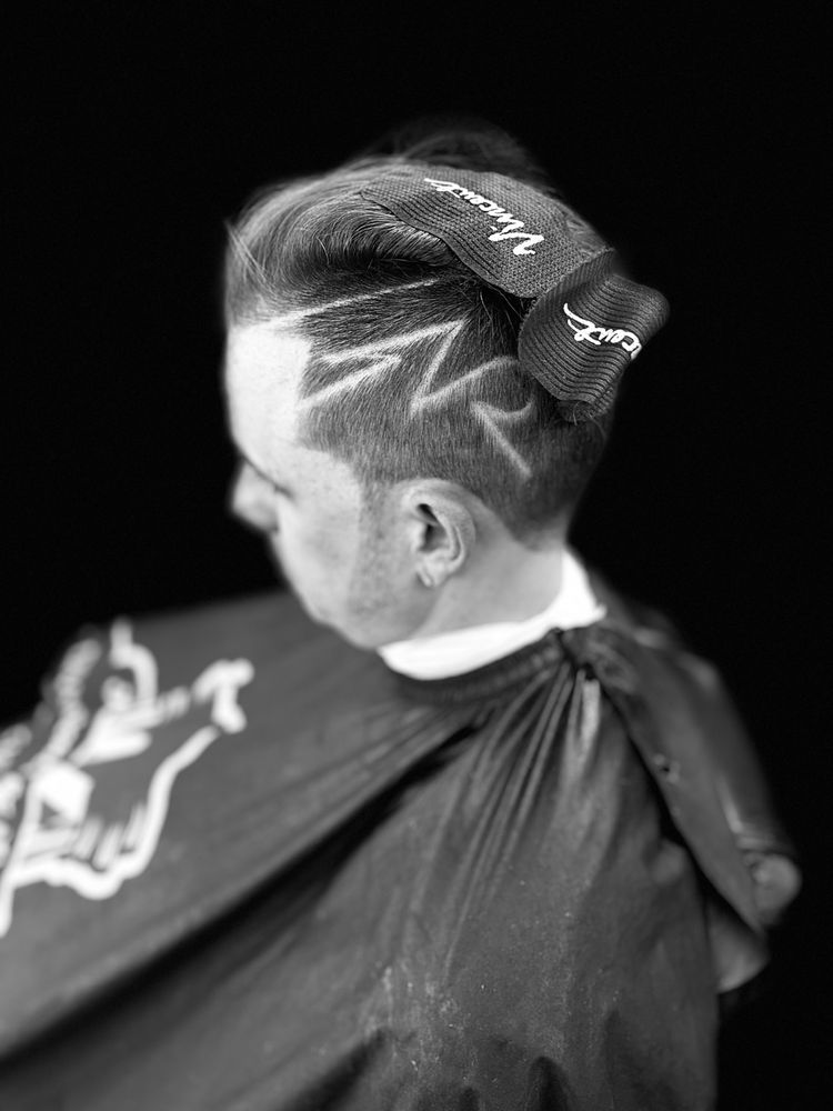 Up North Barber Lounge Logo