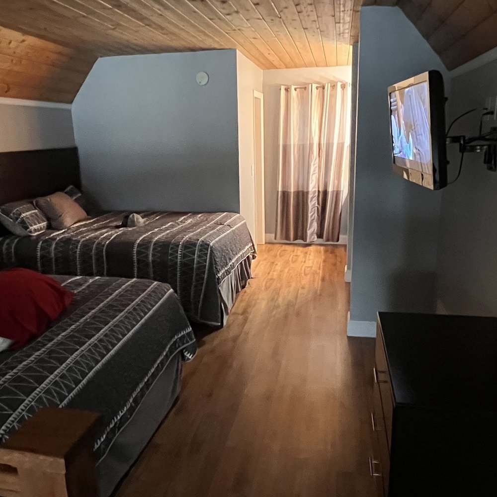 Goose Pond Colony - two beds and a flat screen tv - Nightlife Near Me - Scottsboro, Alabama Goose Pond Colony - two beds and a flat screen tv - Nightlife Near Me - Scottsboro, Alabama