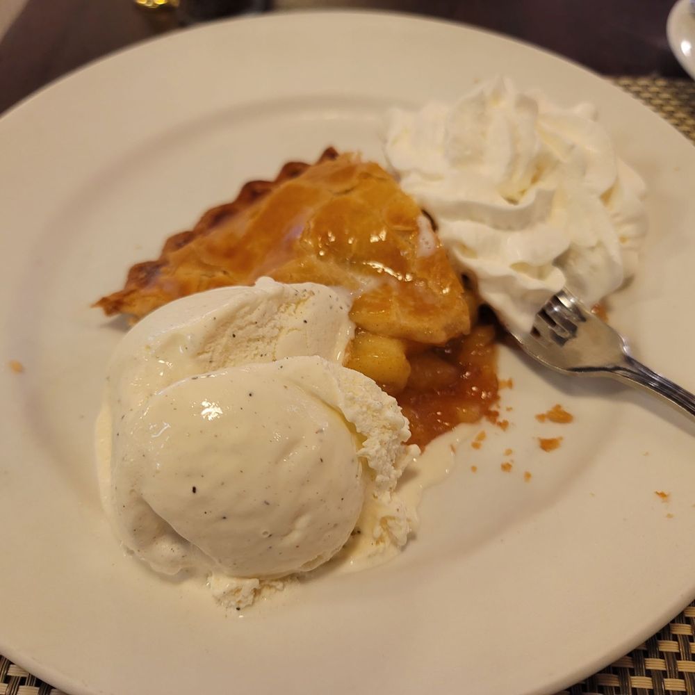 Brooklyn Diner - Apple pie with ice cream - Diners Near Me - New York, New York Brooklyn Diner - Apple pie with ice cream - Diners Near Me - New York, New York