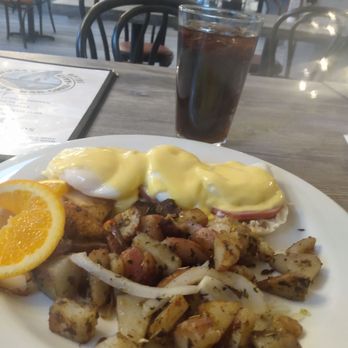 Whale City - Breakfast & Brunch Near Me - Aptos, California