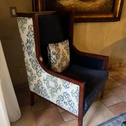 Ocean Lodge Resort - Vintage chair !