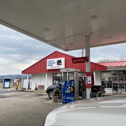Cook's Country Store/Exxon - Storefront