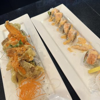 Izakaya Tenko - Spicy Crunch Salmon Roll - Japanese Near Me - Lake Forest, California Izakaya Tenko - Spicy Crunch Salmon Roll - Japanese Near Me - Lake Forest, California