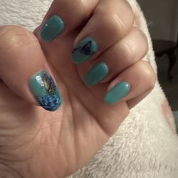 Truly Pyour Natural Nail Lounge - Nails