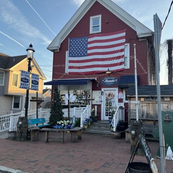 Saugatuck Sweets - a red house with an american flag on it - Ice Cream & Frozen Yogurt Near Me - Fairfield, Connecticut