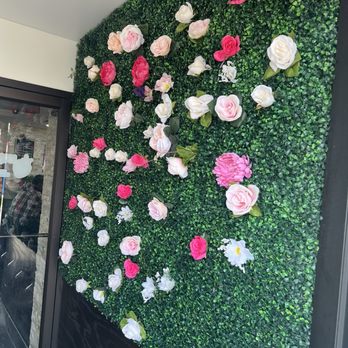 Berry & Butter Cafe - Entrance flower wall - Sandwiches Near Me - Bradley, Illinois Berry & Butter Cafe - Entrance flower wall - Sandwiches Near Me - Bradley, Illinois