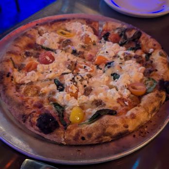 Good Oak Bar - Paco Blanco + red sauce, Chix saus, baby heirloom toms, ricotta 10" just $15, 72hr cold fermented dough incredible value! Oct 2024 - Wine Bars Near Me - Tucson, Arizona