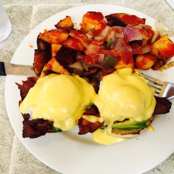 Don's Country Kitchen - Beas Benedict with home fries with onion and peppers - Breakfast & Brunch Near Me - Oceanside, California