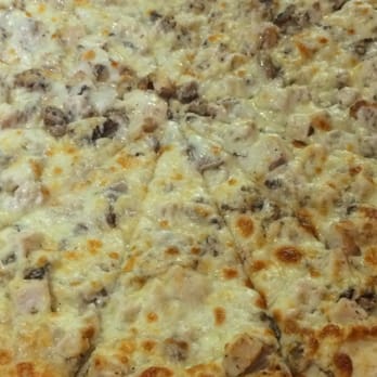 Maya’s Halal Pizza And Grill - The chicken alfredo (chicken, mushrooms, and alfredo sauce) thin crust pizza. - Pizza Near Me - Toronto, Ontario