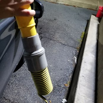 Niles Dirtbuster Auto Wash - Um.. how am I supposed to use this? Check hoses before you pay! - Car Wash Near Me - Niles, Illinois Niles Dirtbuster Auto Wash - Um.. how am I supposed to use this? Check hoses before you pay! - Car Wash Near Me - Niles, Illinois