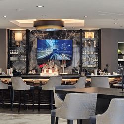 Uptown Lounge Craft Kitchen and Cocktails - View of bar