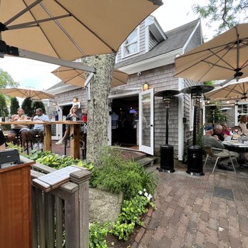 19 Raw - Outside patio with bar - Seafood Near Me - Edgartown, Massachusetts
