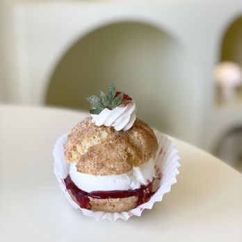 Harucake - Strawberry Scone - Coffee & Tea Near Me - Los Angeles, California