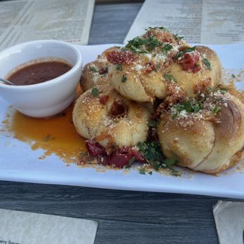 Crust Simply Italian - Spicy Garlic Knots - Pizza Near Me - Gilbert, Arizona Crust Simply Italian - Spicy Garlic Knots - Pizza Near Me - Gilbert, Arizona