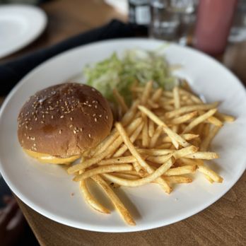 Mill House Brewing Company - Kids cheeseburger and fries - Breweries Near Me - Poughkeepsie, New York Mill House Brewing Company - Kids cheeseburger and fries - Breweries Near Me - Poughkeepsie, New York
