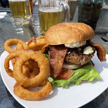 McKenzie Station Pub - Heaven - Pubs Near Me - McKenzie Bridge, Oregon