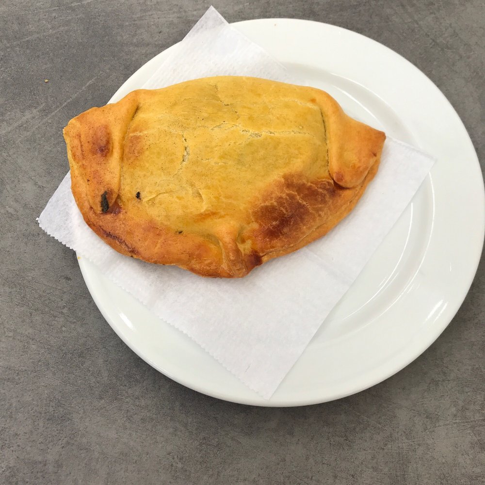 A Bijou de Cascais - Veggie empanada - Bakeries Near Me - Cascais, 11