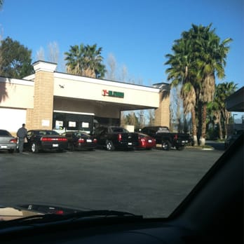 7-Eleven - cars parked in front of a convenience store - Convenience Stores Near Me - Ontario, California