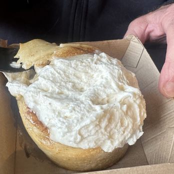 Cinnaholic - Original cinnamon roll cause my husband is boring - Desserts Near Me - Knoxville, Tennessee