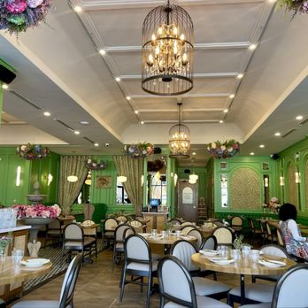 Dok Khao - Interior dining area - Thai Near Me - Alexandria, Virginia