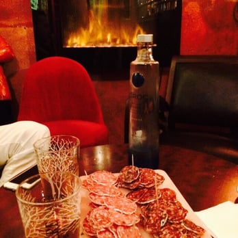 Le Velvet - En plus des bon cocktails le Velvet propose de la bonne charcuterie pour les apéros ou petite faim - Bars Near Me - Blois, 41 Le Velvet - En plus des bon cocktails le Velvet propose de la bonne charcuterie pour les apéros ou petite faim - Bars Near Me - Blois, 41