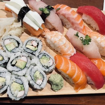 Charlie's Place - Sushi deluxe with California roll - Sushi Bars Near Me - New York, New York