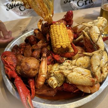 Alaska Crab - 1 lb Crab, 1/2 lb shrimp, 1 lb crawfish, sausage, corn, and potato. - Seafood Near Me - Moreno Valley, California