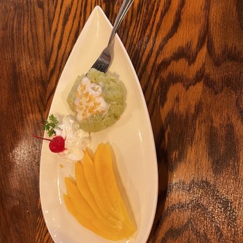 Pinto Thai Culpeper - Sticky rice with mango - Thai Near Me - Culpeper, Virginia