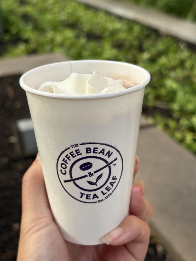 Ward Village Courtyard - wedding in Honolulu, HI