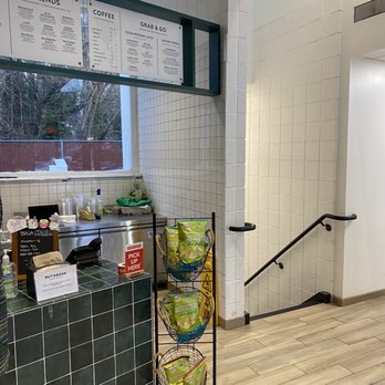 Rutabaga Juicery & Eats - a view of the counter - Juice Bars & Smoothies Near Me - Annapolis, Maryland