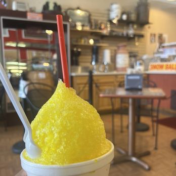 Oh Sweetie - Pineapple snow ball - Ice Cream & Frozen Yogurt Near Me - Williams, Arizona