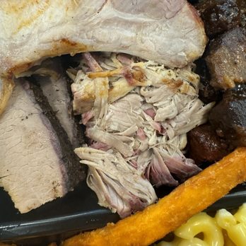 McKenzie's Barbeque & Burgers - Barbeque Near Me - Conroe, Texas