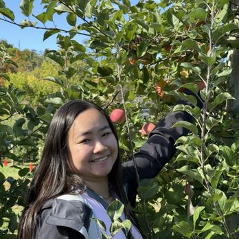 Parlee Farms - me picking apple - Farmers Market Near Me - Tyngsboro, Massachusetts