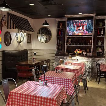 Stevie’s Kitchen - Inside - Sandwiches Near Me - Mobile, Alabama