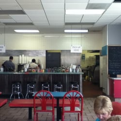 FiiZ Drinks - The display of the counters and slushie-making-magic behind the counter.