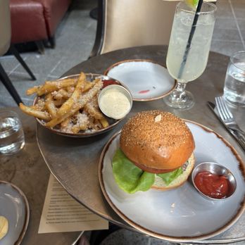 Square 1682 - Square Burger and Truffle Fries - New American Near Me - Philadelphia, Pennsylvania Square 1682 - Square Burger and Truffle Fries - New American Near Me - Philadelphia, Pennsylvania