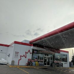 Petro Canada - Convenience store