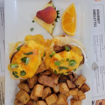 Pur & Simple - Fried Chicken Benedict - Breakfast & Brunch Near Me - Concord, Ontario