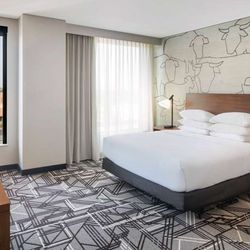 DoubleTree by Hilton Greeley at Lincoln Park - Guest room