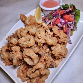 Inca's Peruvian Cuisine - Get the calamari! (get the green sauce on the side and thank me later) - Peruvian Near Me - Sound Beach, New York