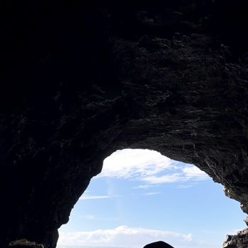 Makana Charters - Sea cave - Boating Near Me - Waimea, Hawaii Makana Charters - Sea cave - Boating Near Me - Waimea, Hawaii