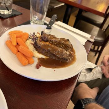 Mean Deans Local Kitchen - Meatloaf with mashed potatoes and carrots. - Soup Near Me - Bradenton, Florida Mean Deans Local Kitchen - Meatloaf with mashed potatoes and carrots. - Soup Near Me - Bradenton, Florida