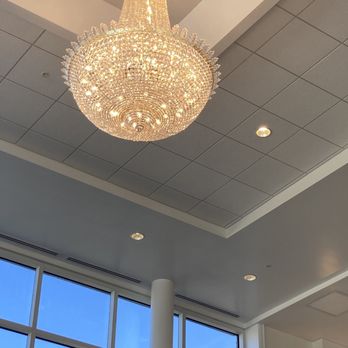 Willows - Chandelier in atrium - Hotels Near Me - Industry, Pennsylvania