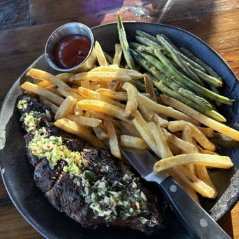 Reno Bar and Grill - Steak frites with green beans - Comfort Food Near Me - Reno, Nevada